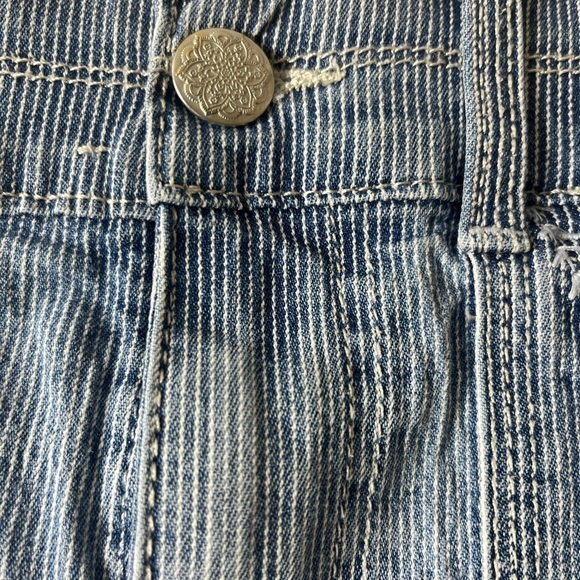 Gloria Vanderbilt Light Blue Slimming Pinstriped Denim Shorts 6 Preppy Y2K 90s - Picture 4 of 12